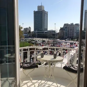 شقة Great View Of Taksim Square, Luxury Furnished On Main Street Of Taksim, Partial Sea View, اسطنبول